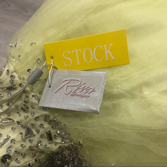 Pale yellow Prom/Formal princess dress - Picture 8 of 11